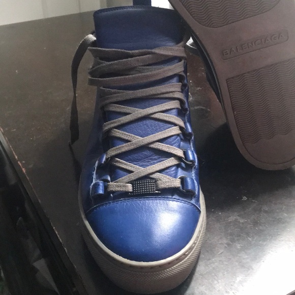 Lightly worn Balenciaga’s - Picture 3 of 7